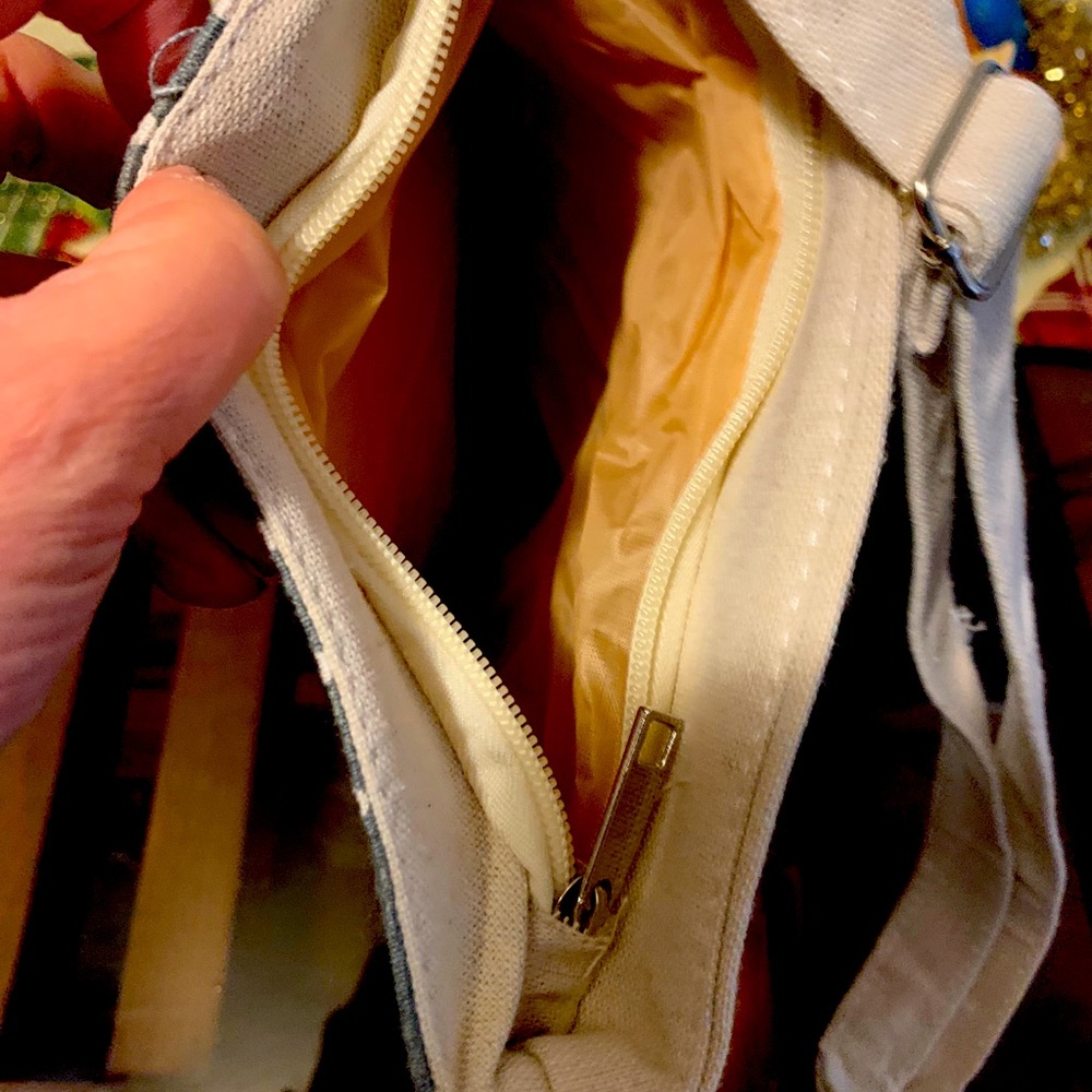 NWOT’s Linen/Cotton Gray Polka-Dot Crossbody Purse - Picture 3 of 3